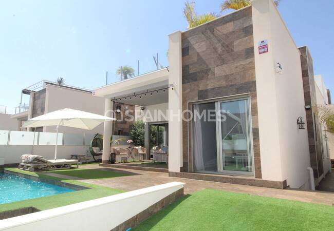 Huis Met 5 Slaapkamers, Zwembad En Solarium In Villamartin Orihuela 1