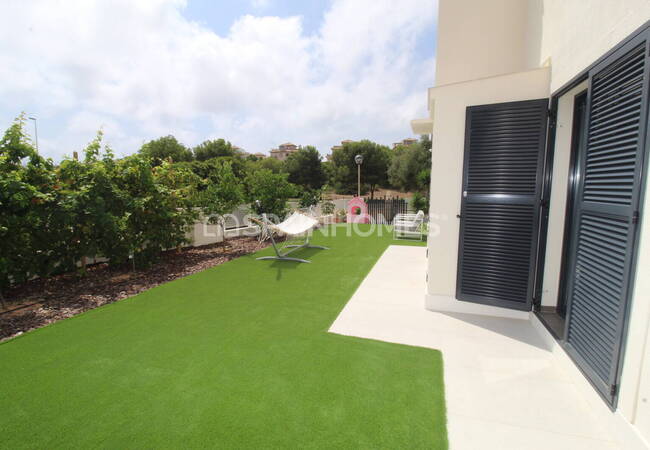 Stylish Detached House with Pool in La Zenia Alicante 6
