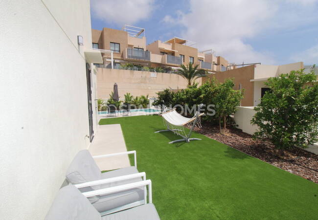 Stylish Detached House with Pool in La Zenia Alicante 5