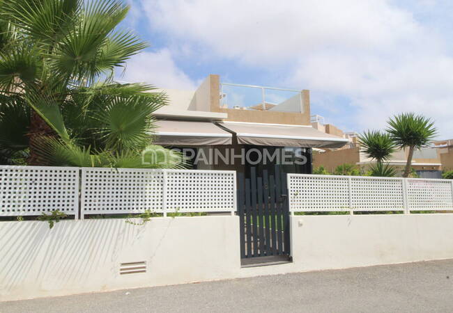 Stylish Detached House with Pool in La Zenia Alicante 11