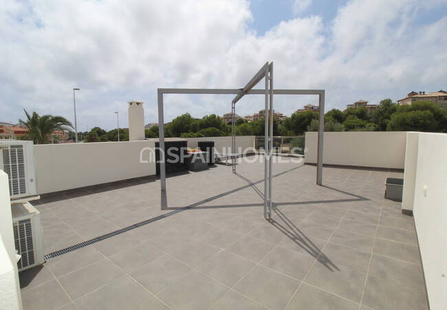 Stylish Detached House with Pool in La Zenia Alicante 8
