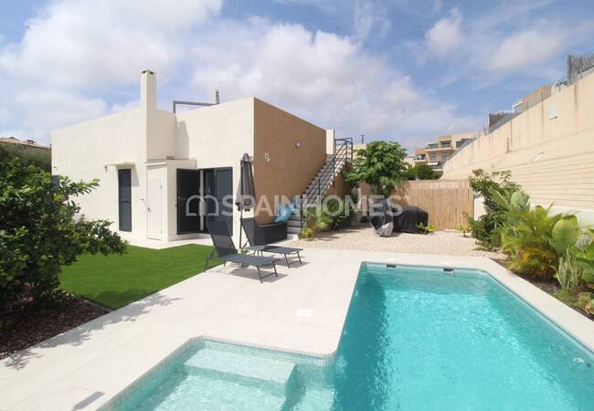 Stylish Detached House with Pool in La Zenia Alicante 1