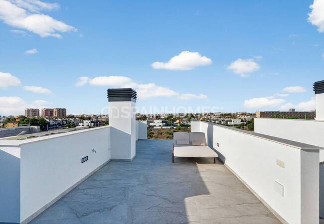 Newly-built Villas with Gym and Private Pools in Torrevieja 9