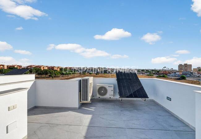 Newly-built Villas with Gym and Private Pools in Torrevieja 10