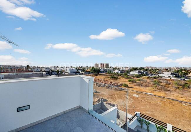 Newly-built Villas with Gym and Private Pools in Torrevieja 11