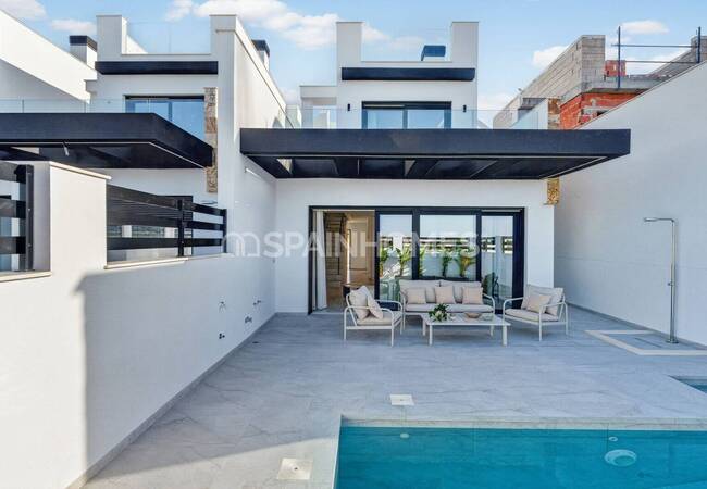 Newly-built Villas with Gym and Private Pools in Torrevieja 3