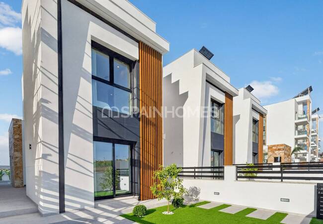 Newly-built Villas with Gym and Private Pools in Torrevieja 15