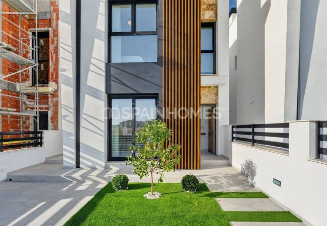 Newly-built Villas with Gym and Private Pools in Torrevieja 16