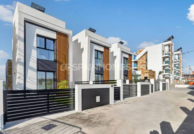Newly-built Villas with Gym and Private Pools in Torrevieja 17