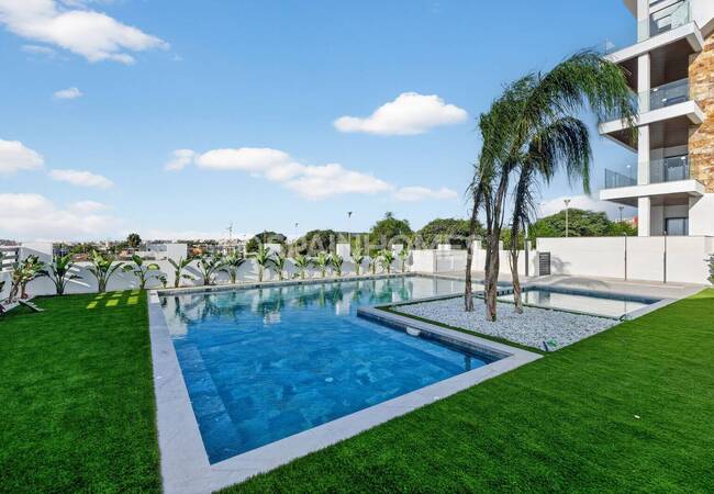 Newly-built Villas with Gym and Private Pools in Torrevieja 19