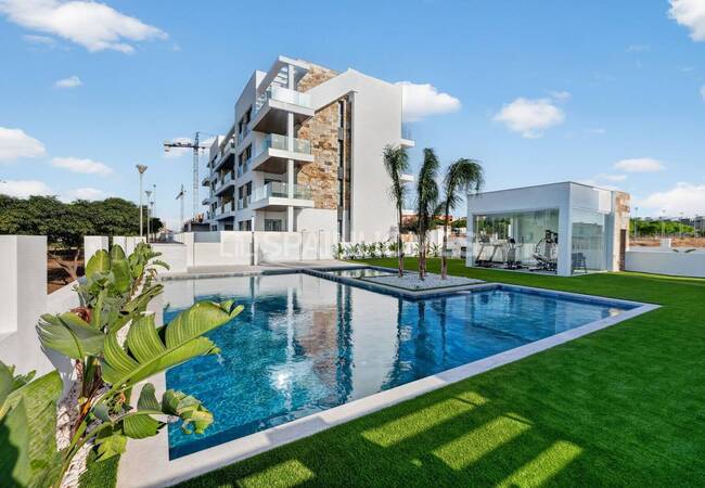 Newly-built Villas with Gym and Private Pools in Torrevieja 20