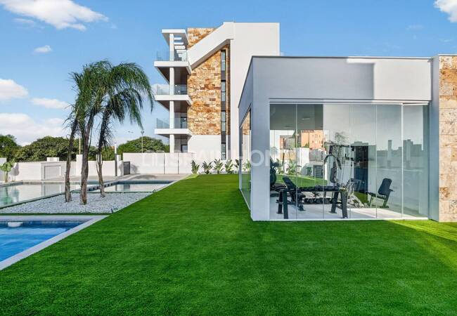 Newly-built Villas with Gym and Private Pools in Torrevieja 22