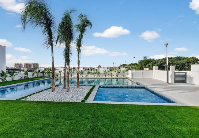 Newly-built Villas with Gym and Private Pools in Torrevieja 23