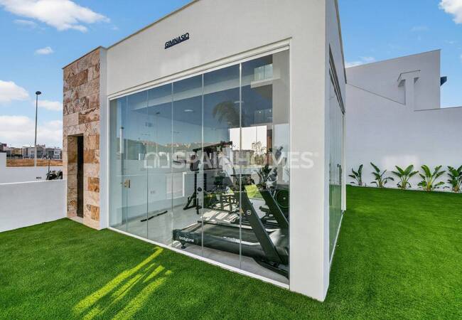 Newly-built Villas with Gym and Private Pools in Torrevieja 24