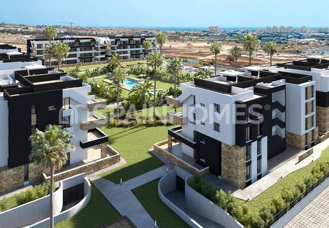 Torrevieja'da Ortak Havuzlu 2 Yatak Odalı Şık Daireler 1