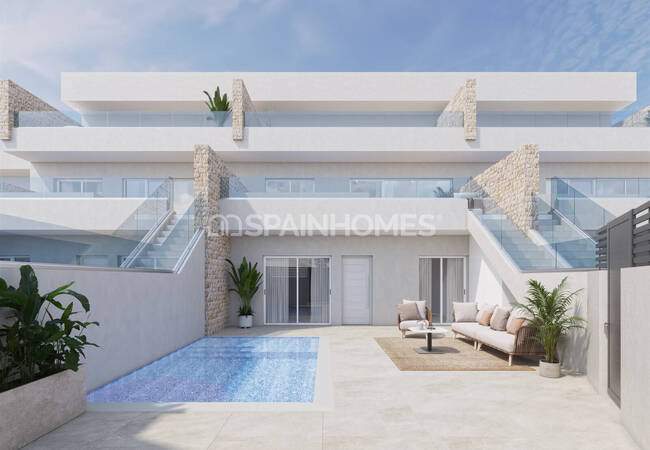 Homes with Private Pools and Gardens in Pilar De La Horadada 2