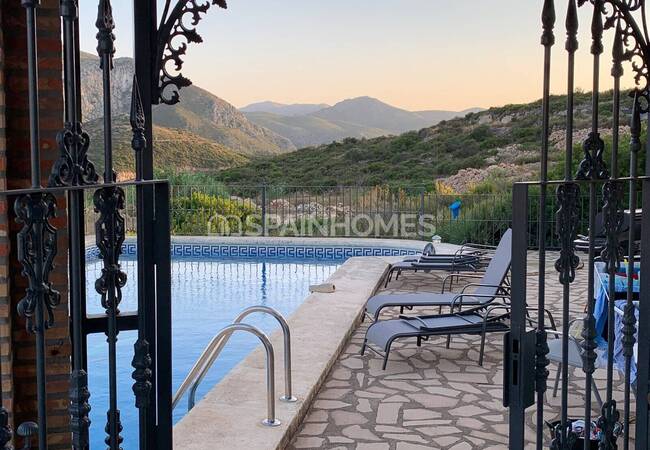 Amplia Casa Con Piscina Y Vistas A La Montaña En Alicante 7