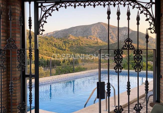Amplia Casa Con Piscina Y Vistas A La Montaña En Alicante 5