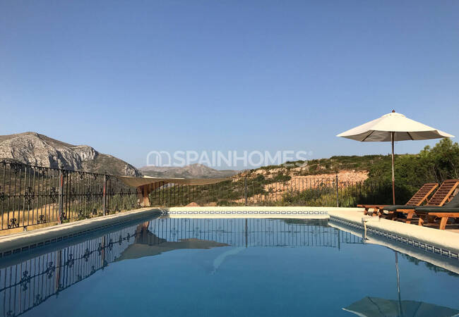 Amplia Casa Con Piscina Y Vistas A La Montaña En Alicante 8