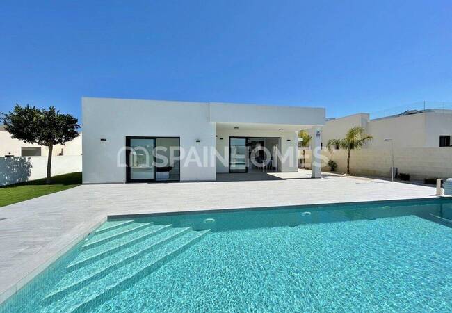 3-bedroom Villas with Private Pool in Alicante Rojales 3