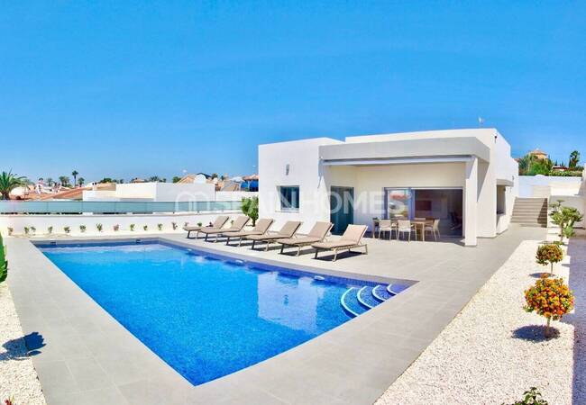3-bedroom Villas with Private Pool in Alicante Rojales