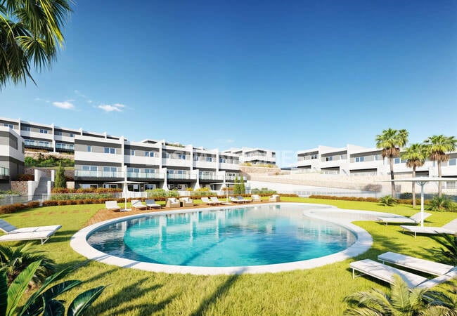 Finestrat'ta Havuzlu Sitede Yarı Müstakil Evler