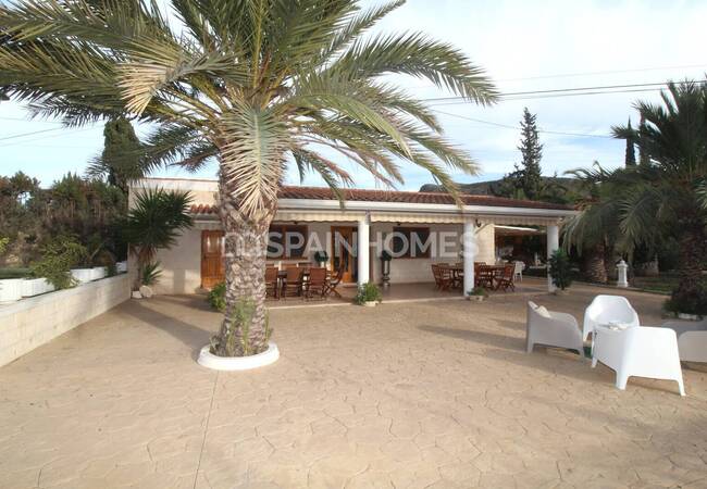 Spacious Real Estate with Private Pool in Alicante Elda 10