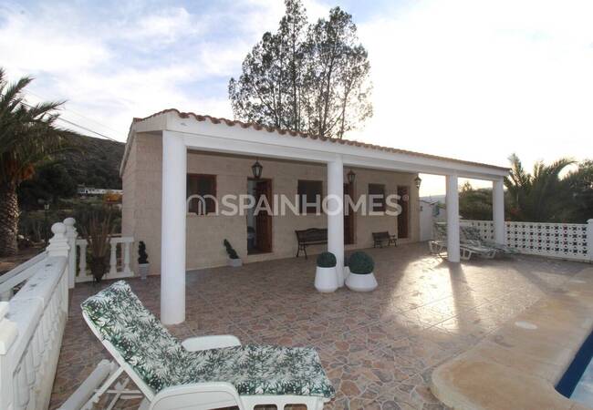 Spacious Real Estate with Private Pool in Alicante Elda 9