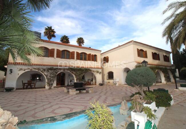 Spacious Real Estate with Private Pool in Alicante Elda