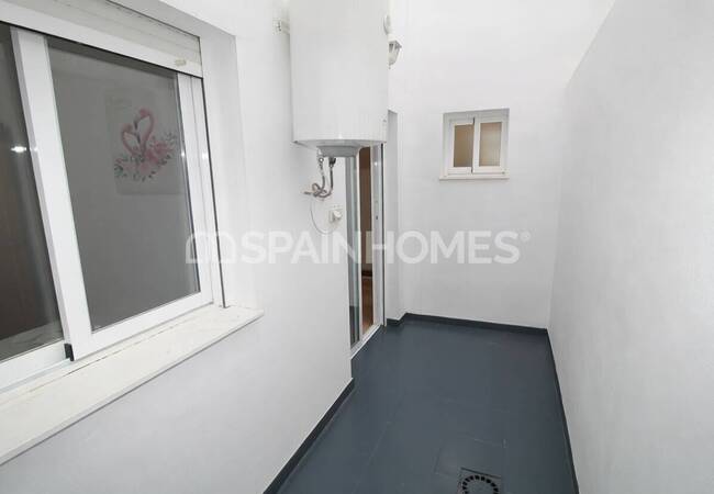 3-bedroom Flat with Pool Access in Santa Pola Alicante 12