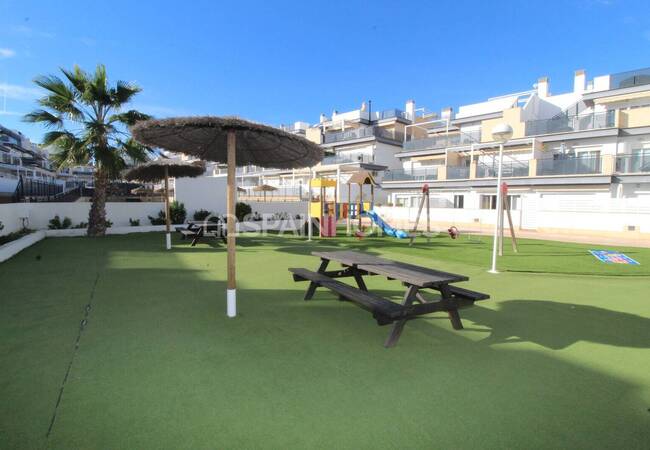 3-bedroom Flat with Pool Access in Santa Pola Alicante 8