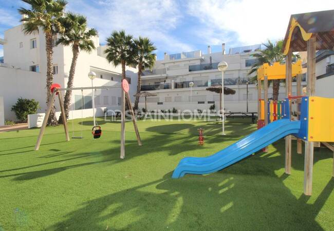 3-bedroom Flat with Pool Access in Santa Pola Alicante 9