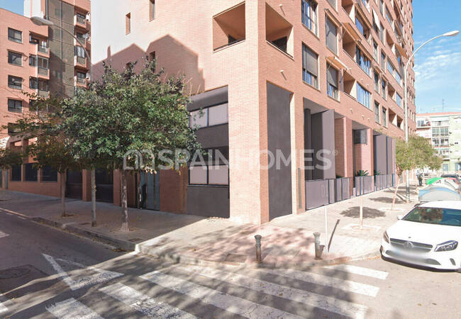 Alicante'de Havuzlu Sitede Loft Tarzı Şık Tasarımlı Daireler 1