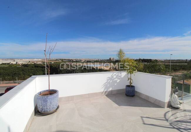 Detached House with Pool Near the Sea in Torrevieja Alicante 5