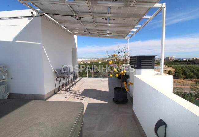 Detached House with Pool Near the Sea in Torrevieja Alicante 7