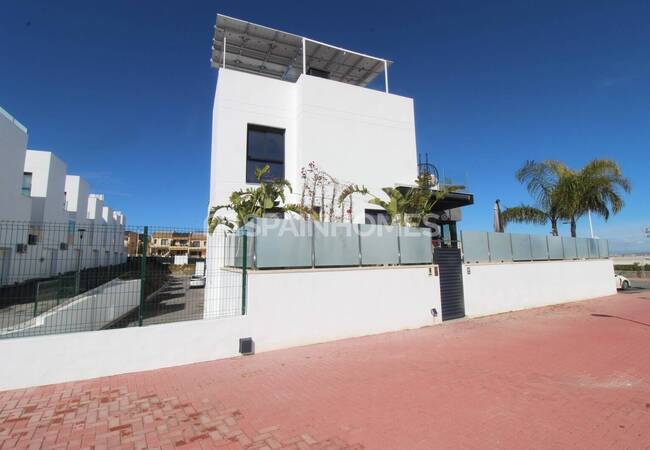 Detached House with Pool Near the Sea in Torrevieja Alicante 10