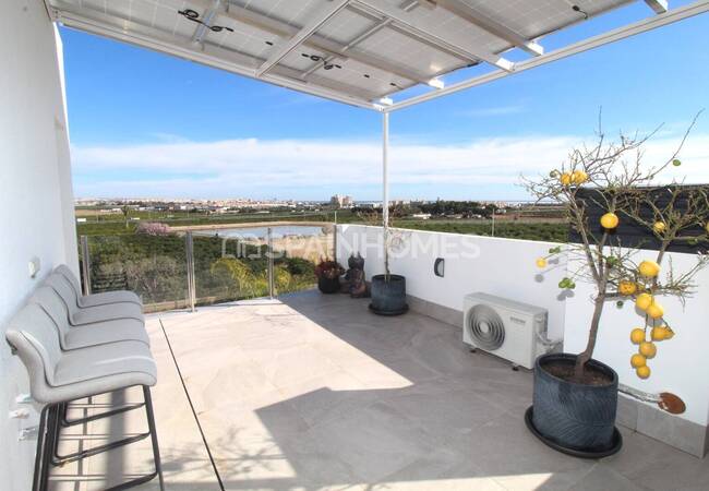 Detached House with Pool Near the Sea in Torrevieja Alicante 8