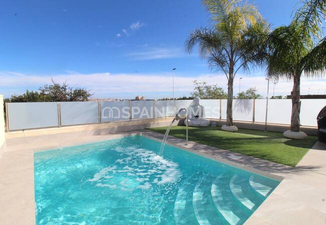 Detached House with Pool Near the Sea in Torrevieja Alicante 1