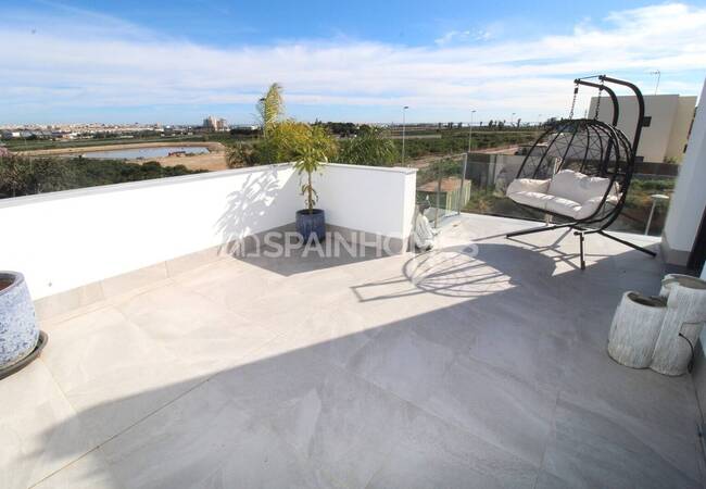 Detached House with Pool Near the Sea in Torrevieja Alicante 4