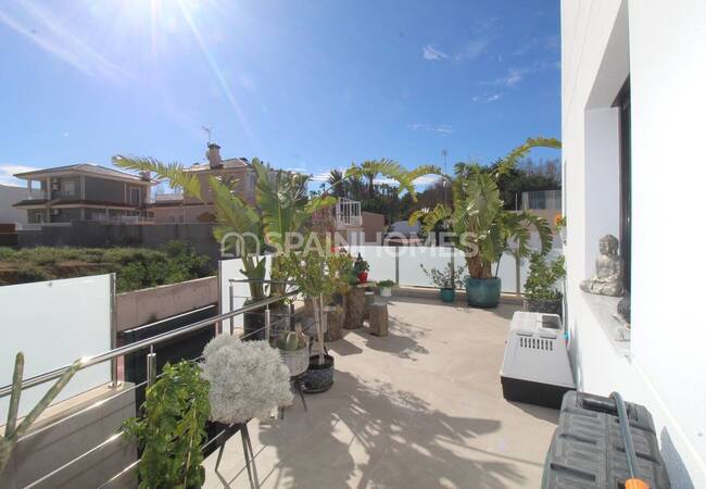 Detached House with Pool Near the Sea in Torrevieja Alicante 3