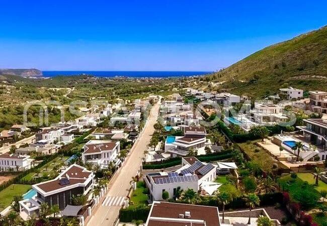 4-bed Villa with Pool and Modern Amenities in Jávea 4