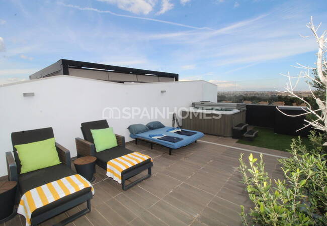 Люкс-квартира с общим бассейном и видом на море в Ориуэле 10