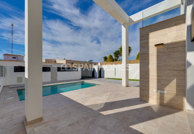 Villas Con Piscina Y Terraza Privadas En Alicante Torrevieja 5