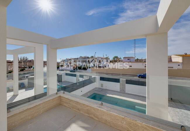 Villas Con Piscina Y Terraza Privadas En Alicante Torrevieja 13