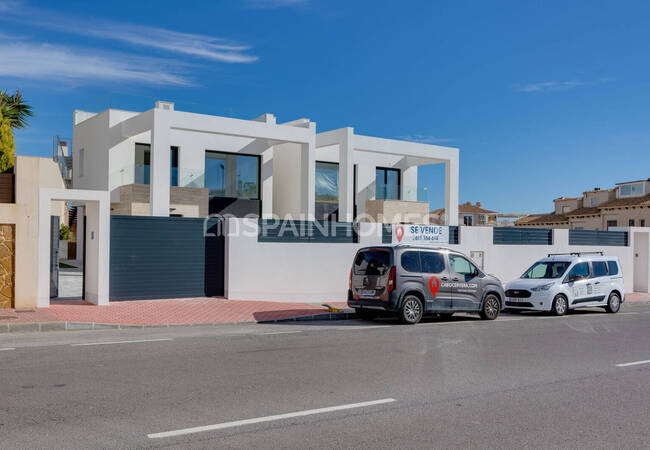 Alicante Torrevieja'da Özel Havuzlu ve Teraslı Villalar 9