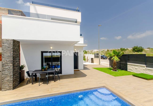 Alicante Orihuela’da Sosyal Olanaklara Yakın Havuzlu Villalar 3