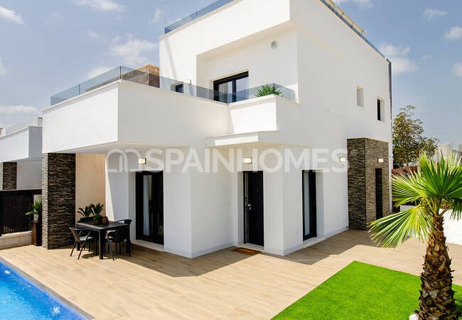 Alicante Orihuela’da Sosyal Olanaklara Yakın Havuzlu Villalar 2