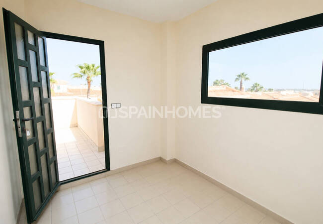 Semi-detached Villa with Extensive Facilities in Rojales Alicante 11