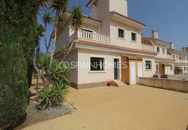 Semi-detached Villa with Extensive Facilities in Rojales Alicante 4