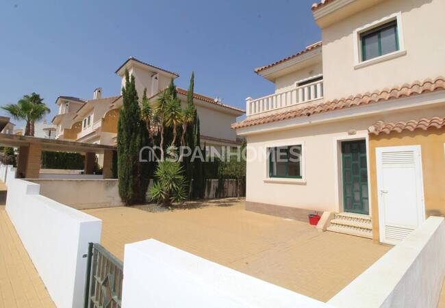 Semi-detached Villa with Extensive Facilities in Rojales Alicante 5